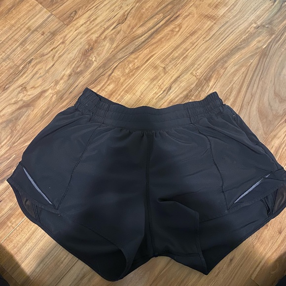lululemon athletica Pants - Lululemon Hotty hot shorts